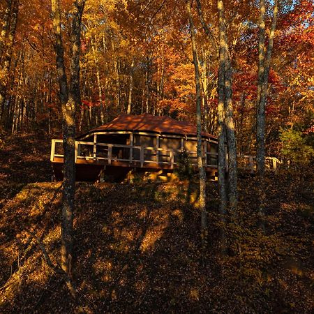 Отель Elk & Embers Mountain Hideaway Уэйнсвилл Экстерьер фото