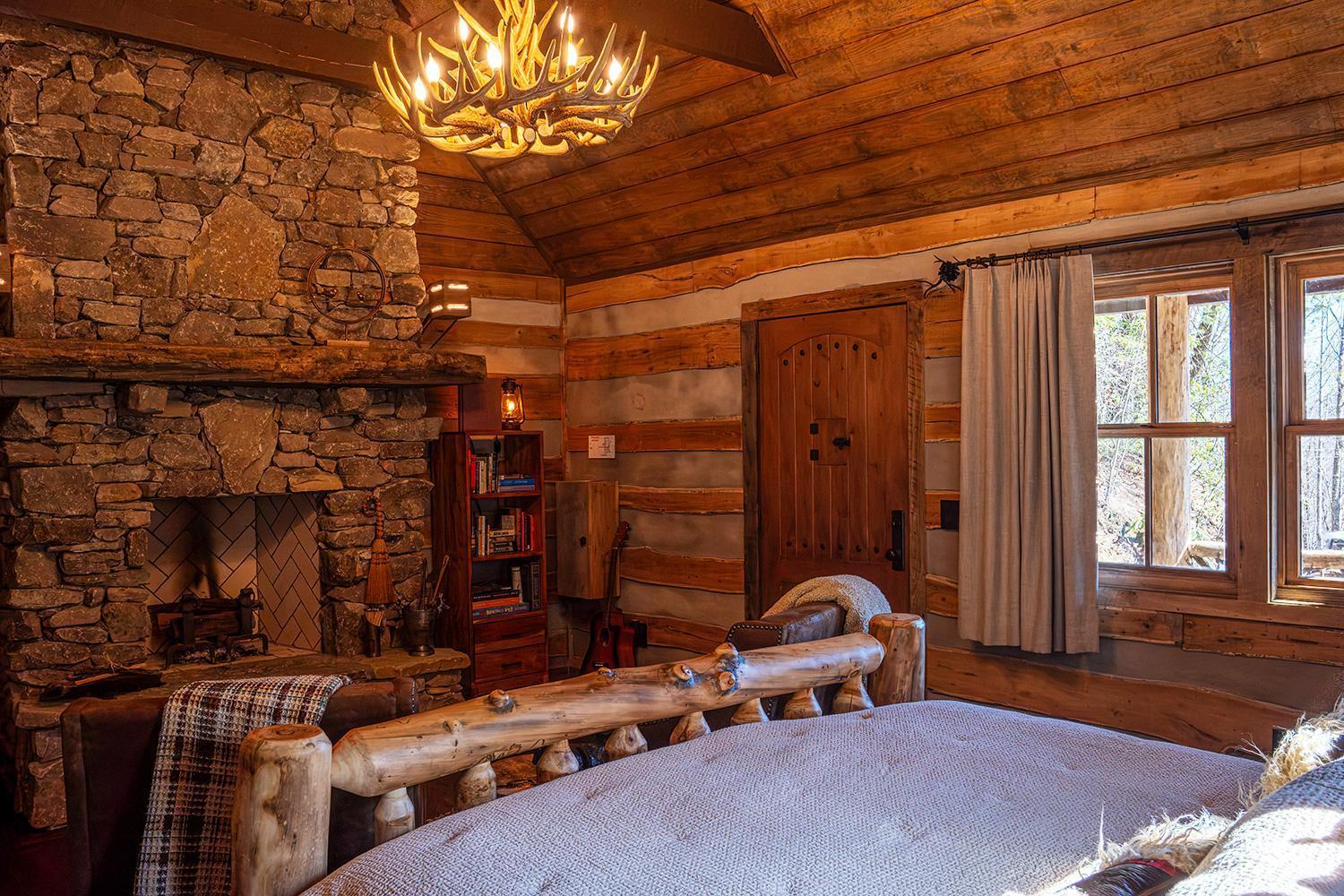 Отель Elk & Embers Mountain Hideaway Уэйнсвилл Экстерьер фото