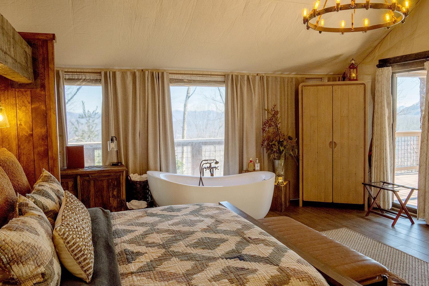 Отель Elk & Embers Mountain Hideaway Уэйнсвилл Экстерьер фото