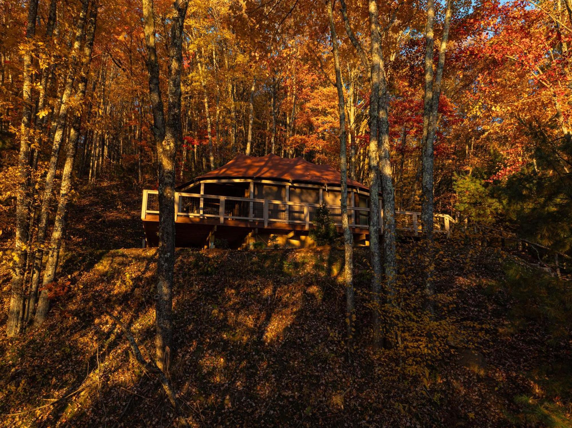 Отель Elk & Embers Mountain Hideaway Уэйнсвилл Экстерьер фото