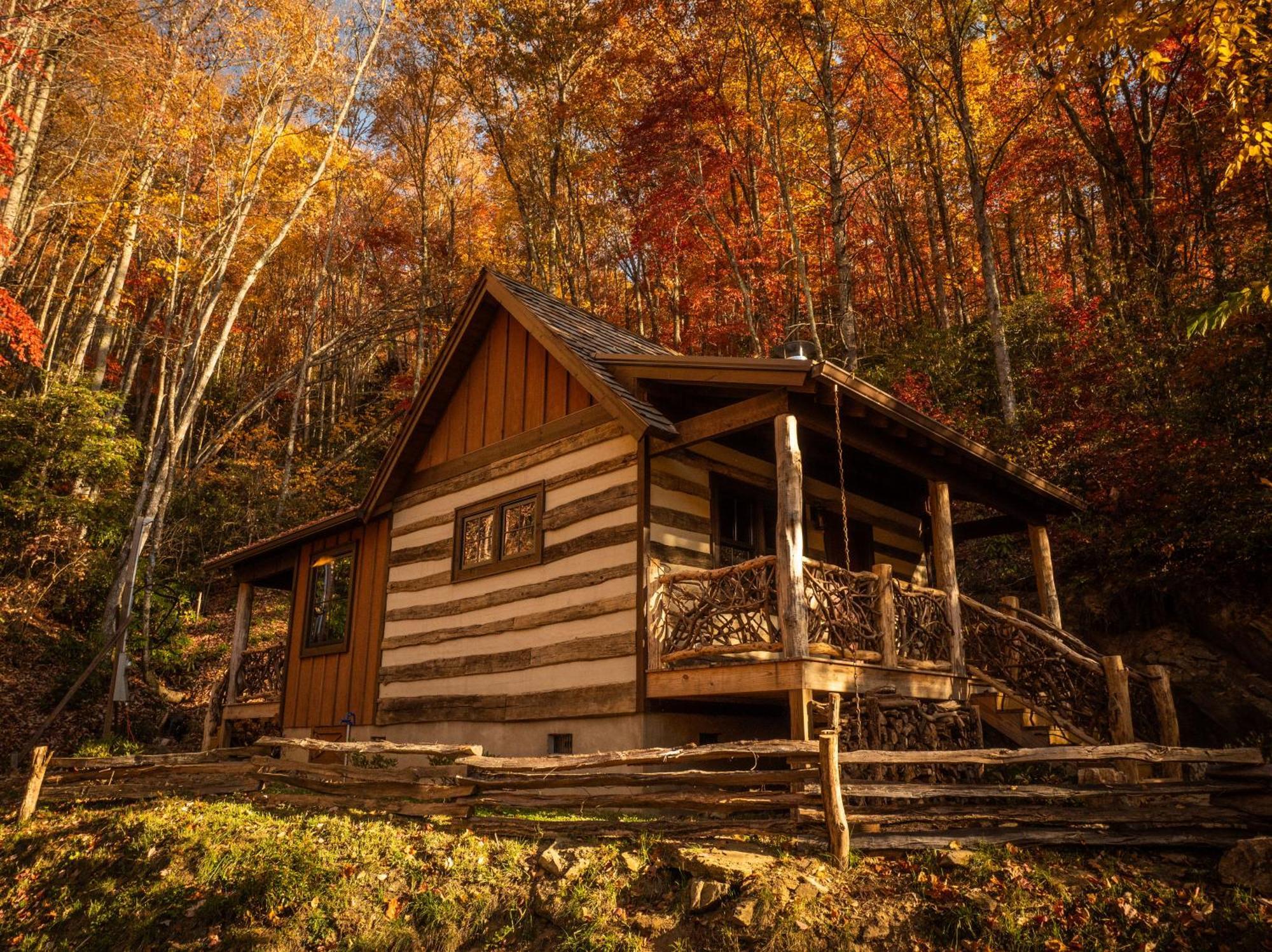 Отель Elk & Embers Mountain Hideaway Уэйнсвилл Экстерьер фото