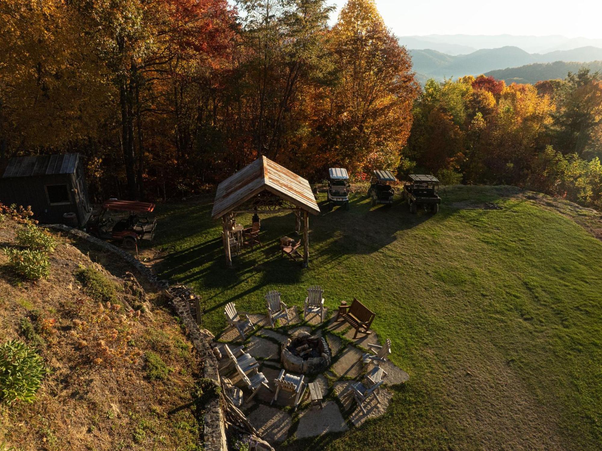 Отель Elk & Embers Mountain Hideaway Уэйнсвилл Экстерьер фото