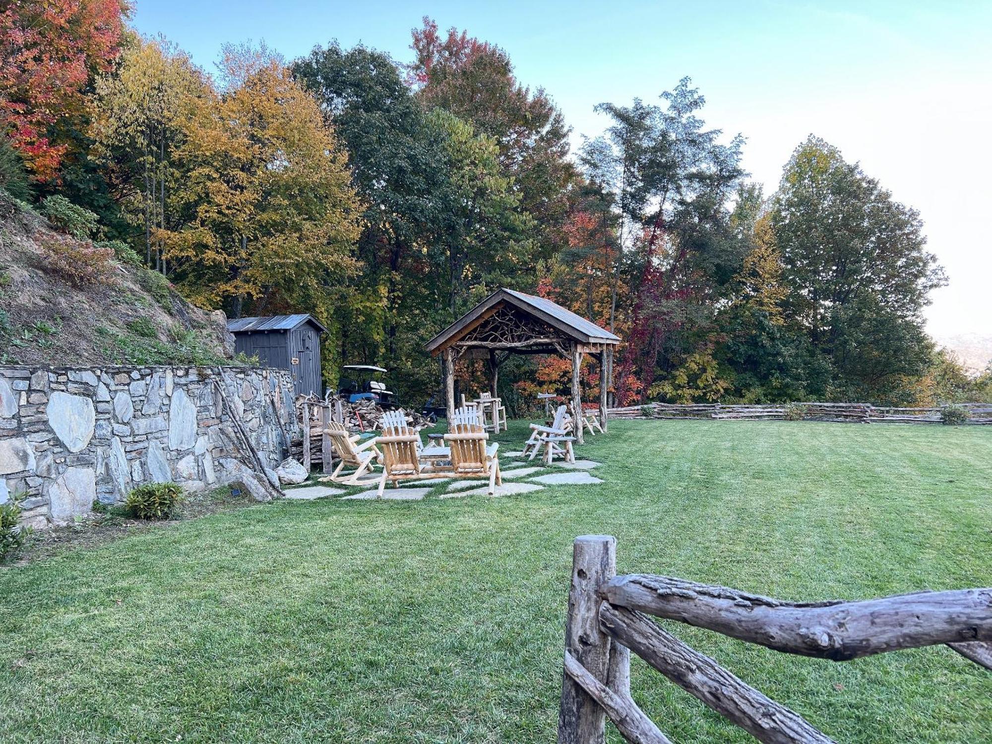 Отель Elk & Embers Mountain Hideaway Уэйнсвилл Экстерьер фото