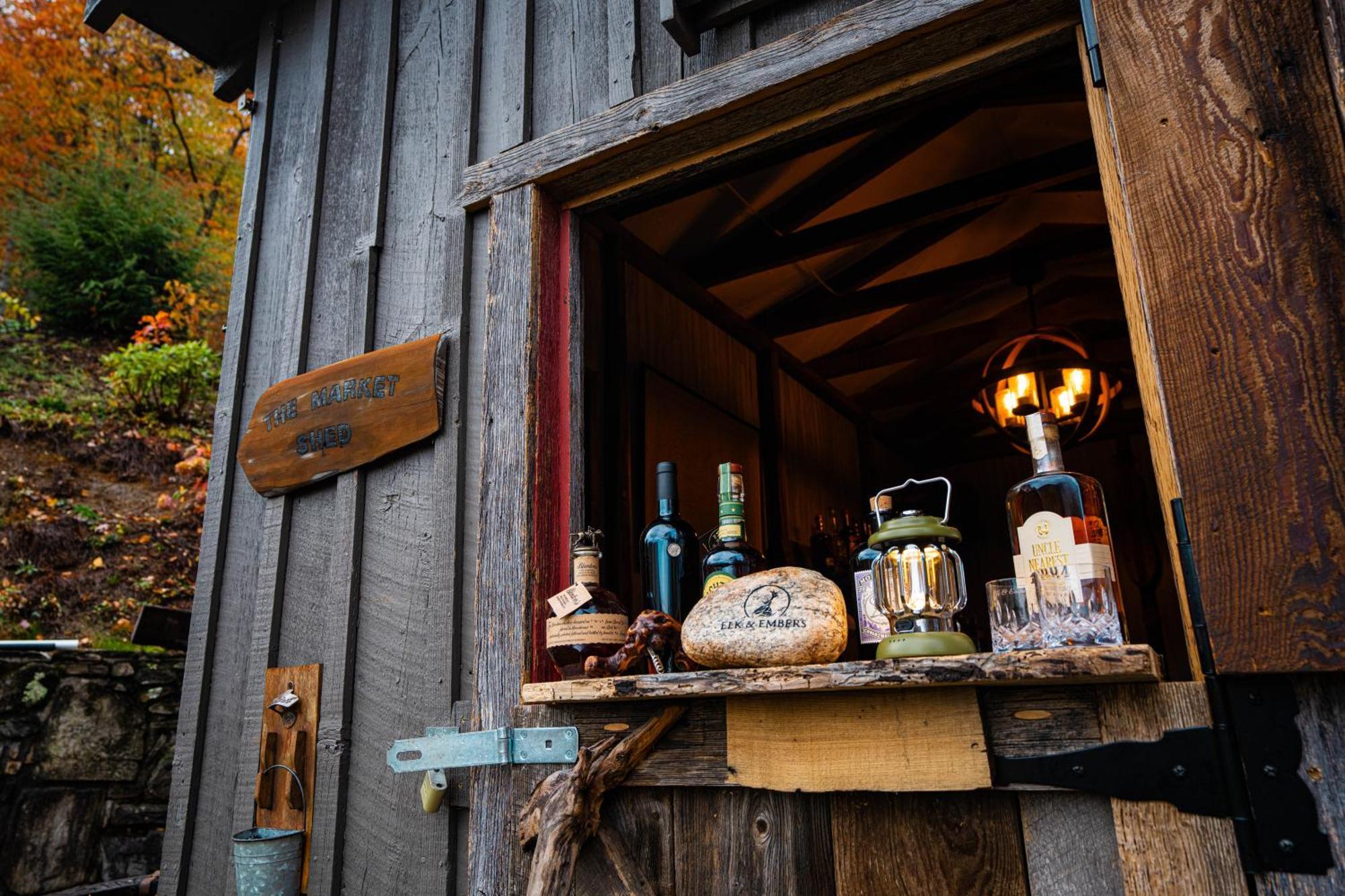 Отель Elk & Embers Mountain Hideaway Уэйнсвилл Экстерьер фото