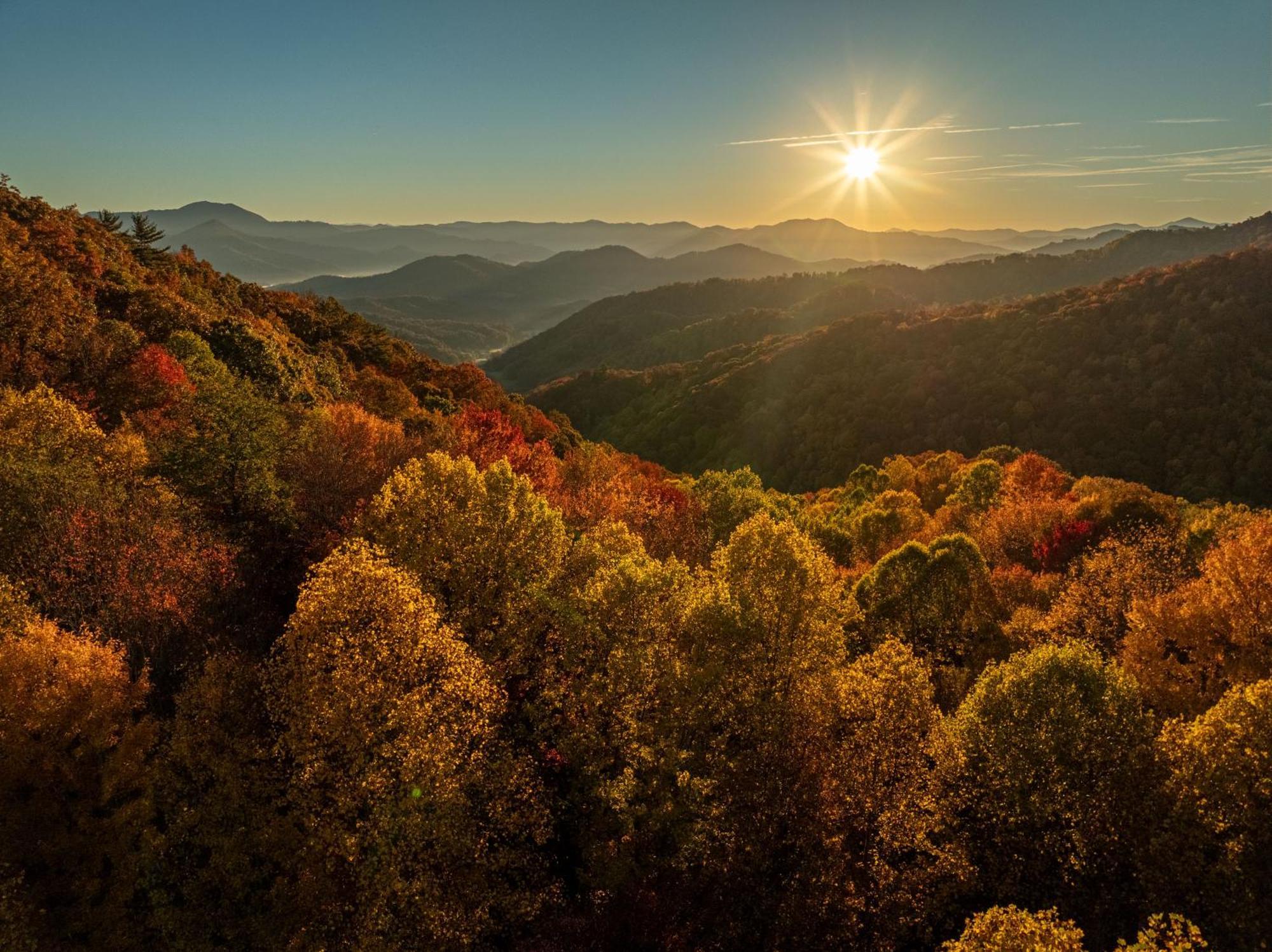 Отель Elk & Embers Mountain Hideaway Уэйнсвилл Экстерьер фото