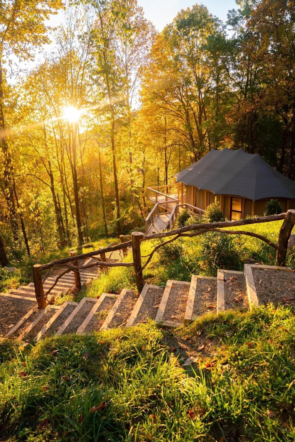 Отель Elk & Embers Mountain Hideaway Уэйнсвилл Экстерьер фото
